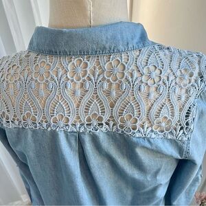 Angel’s Women’s Chambray Button Up Size Small